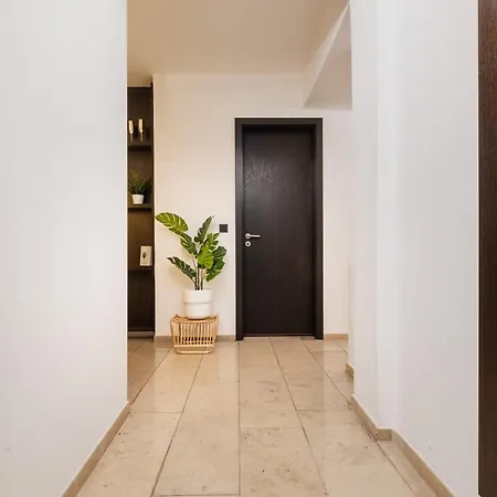 Devin Apartment *
